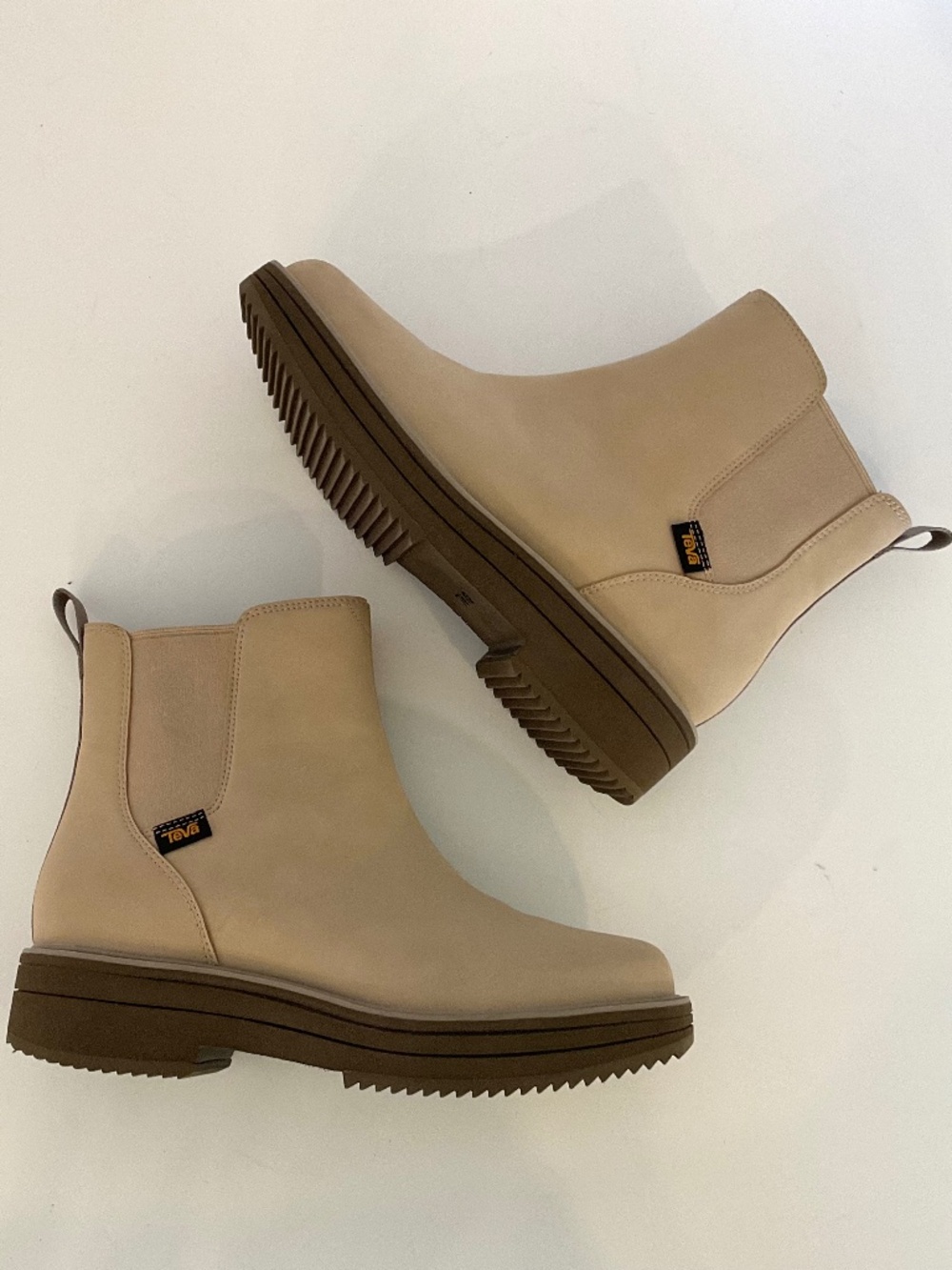 TEVA Midform Chelsea Chunky Platform Boot in Sesame Beige Water Repellent SZ 7.5